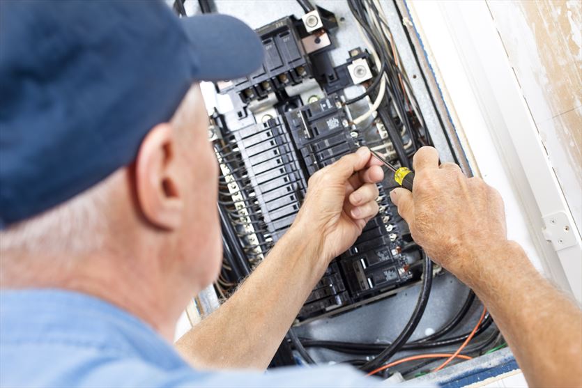 przyjazna Instalacje elektryczne - usługi, Instalacje elektryczne w domach. Przemysłowe instalacje elektryczne El-Rob Robert Jaros, Brzeg Dolny